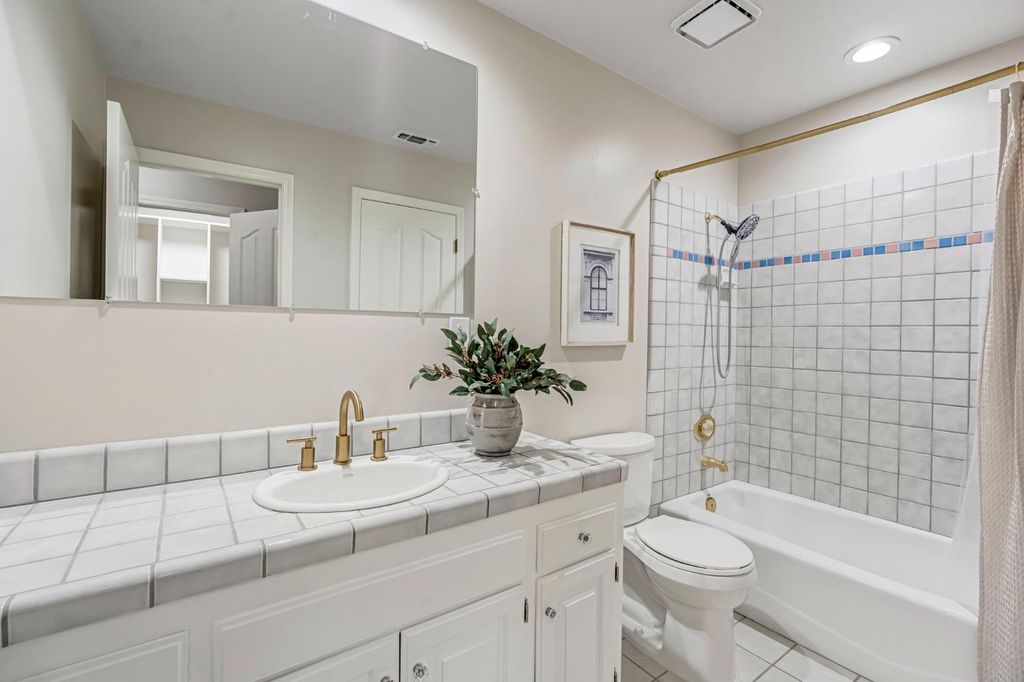 Image 54 of property listing at 294 W Canadian Avenue, Fresno, CA 93711