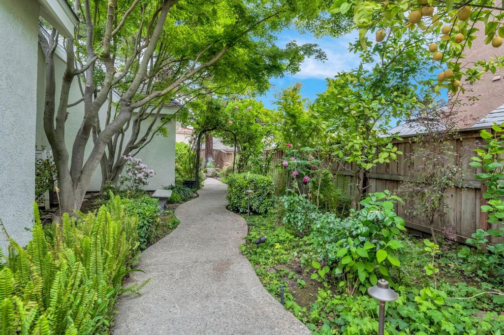 Image 57 of property listing at 294 W Canadian Avenue, Fresno, CA 93711