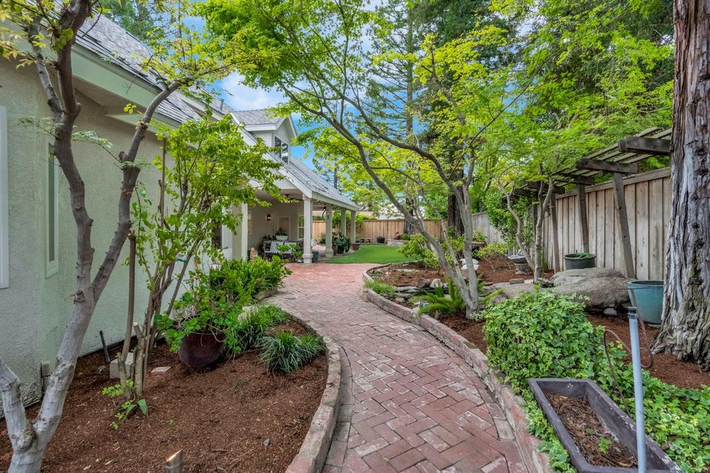 Image 58 of property listing at 294 W Canadian Avenue, Fresno, CA 93711