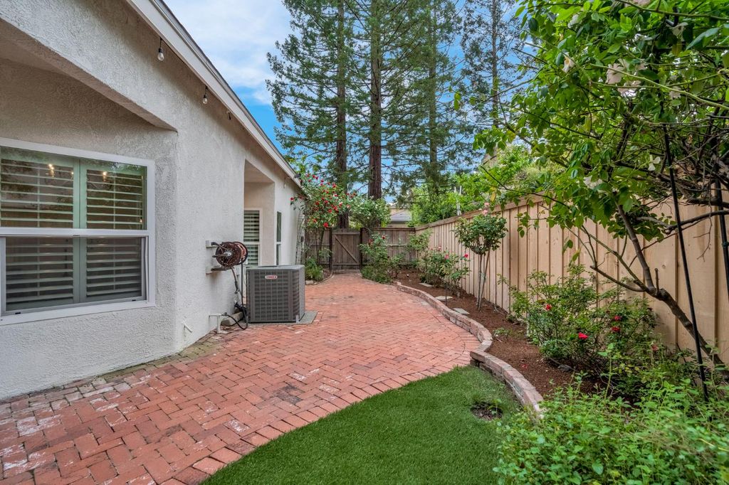 Image 63 of property listing at 294 W Canadian Avenue, Fresno, CA 93711