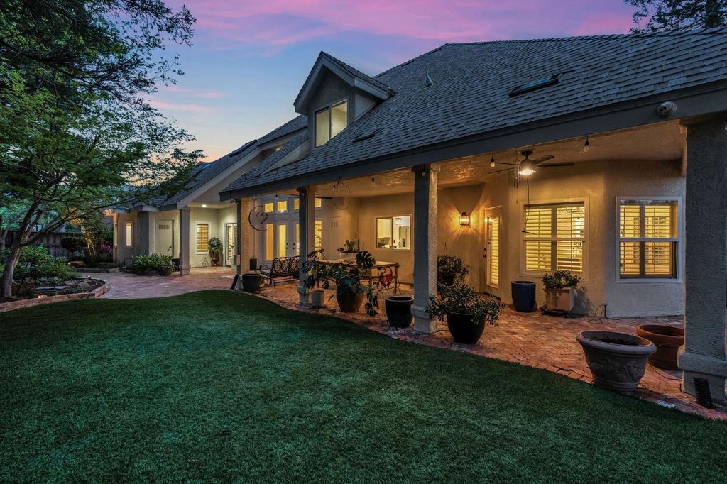 Image 65 of property listing at 294 W Canadian Avenue, Fresno, CA 93711