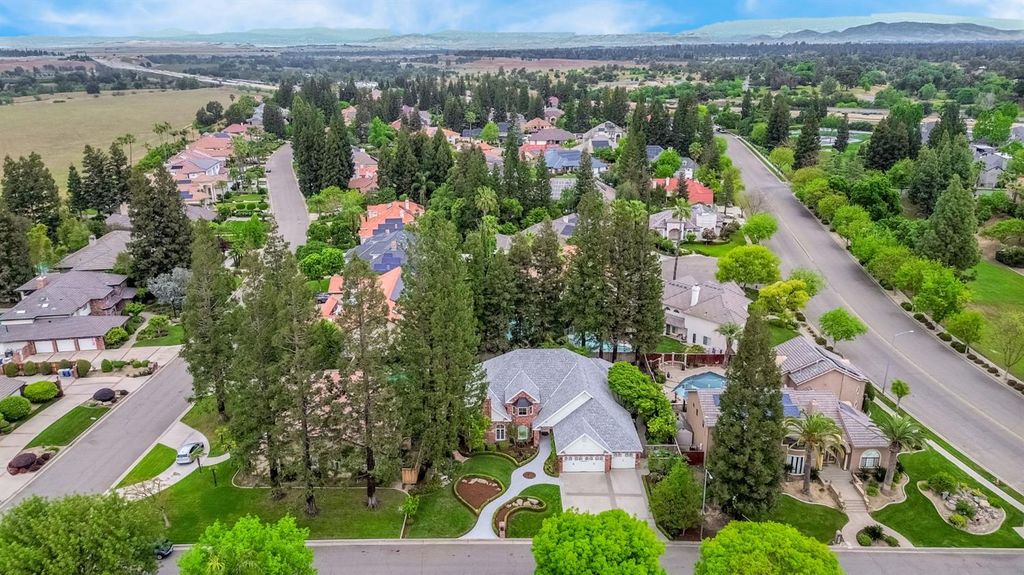 Image 67 of property listing at 294 W Canadian Avenue, Fresno, CA 93711