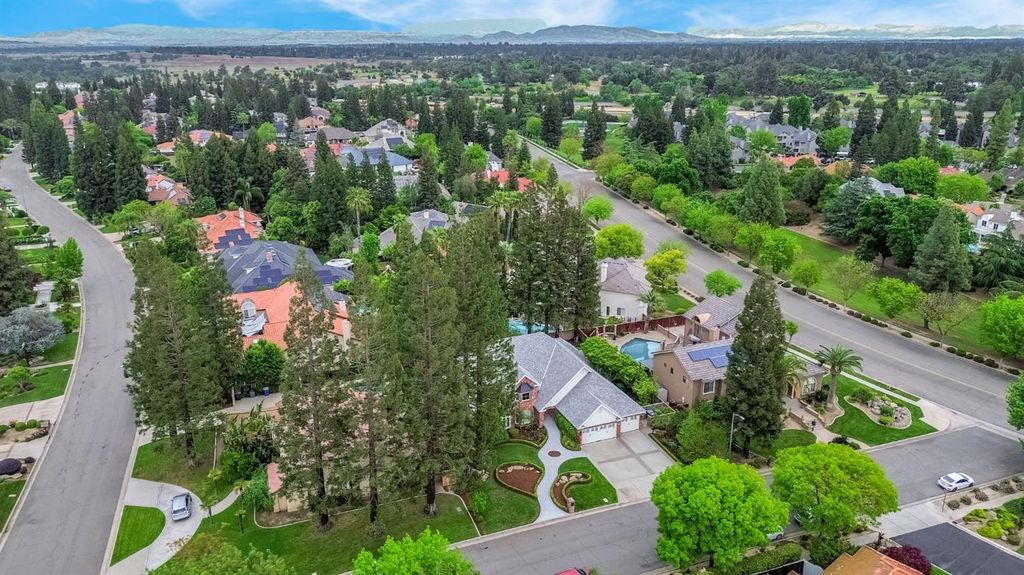 Image 72 of property listing at 294 W Canadian Avenue, Fresno, CA 93711