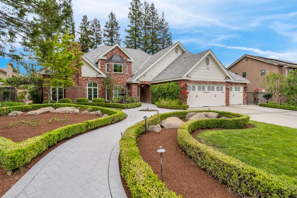 Image 8 of property listing at 294 W Canadian Avenue, Fresno, CA 93711