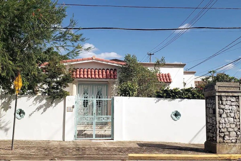 11 SANTA ANA STREET, San Juan, PR 00911