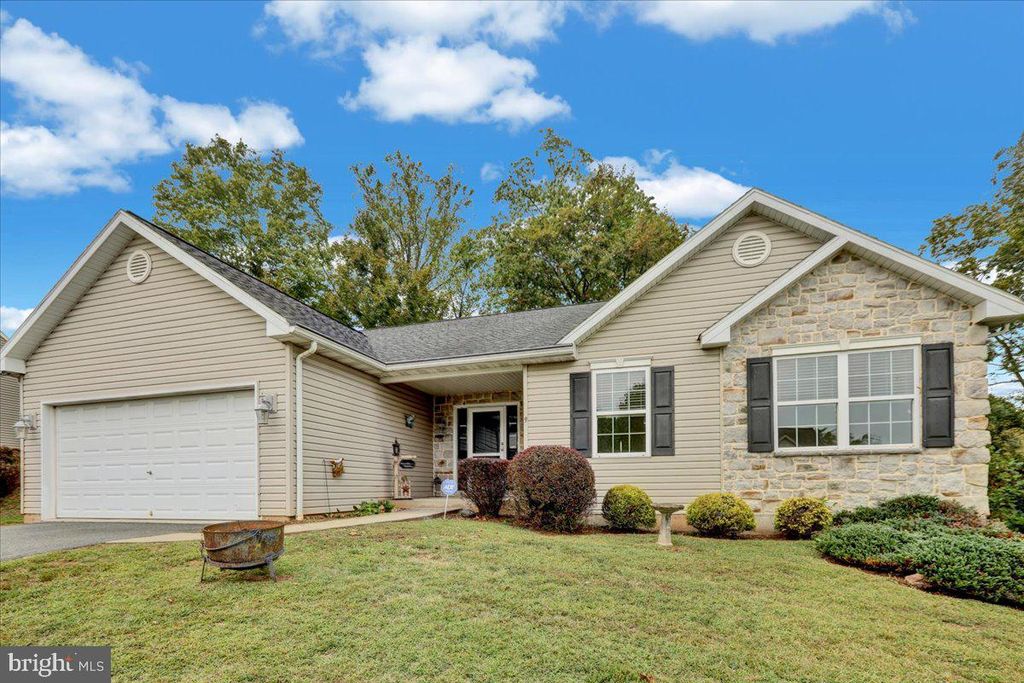 9 COURTNEY REA CIR, Reading, PA 19606