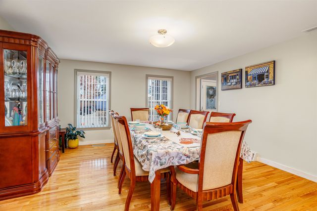 7 Robert Drive, Nashua, NH 03063