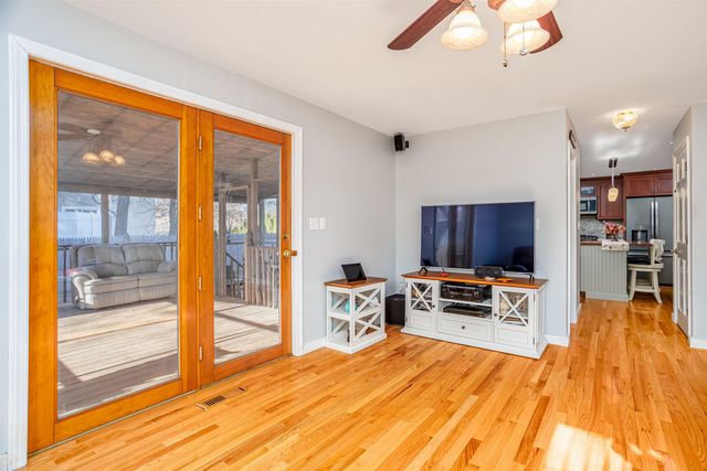 7 Robert Drive, Nashua, NH 03063