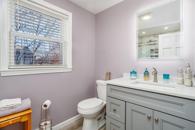 7 Robert Drive, Nashua, NH 03063