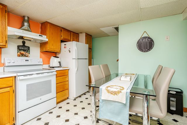 7 Robert Drive, Nashua, NH 03063