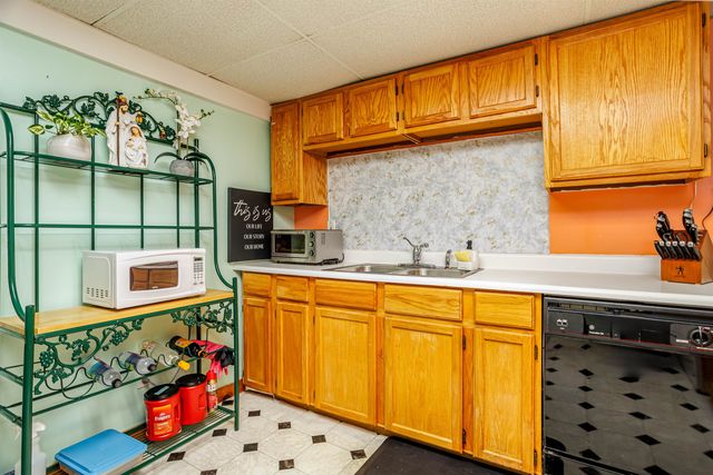 7 Robert Drive, Nashua, NH 03063