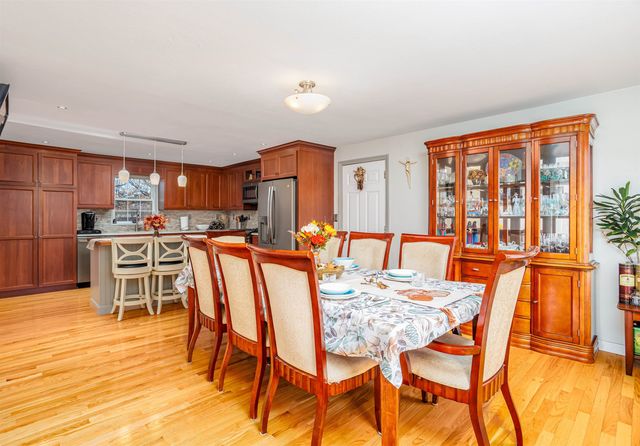 7 Robert Drive, Nashua, NH 03063