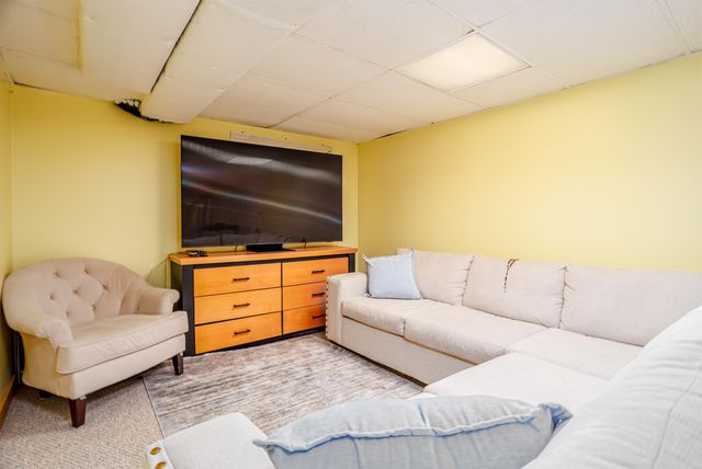 7 Robert Drive, Nashua, NH 03063