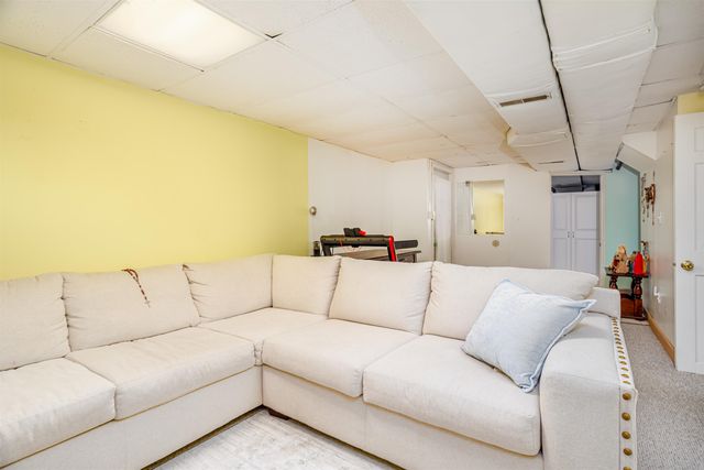 7 Robert Drive, Nashua, NH 03063