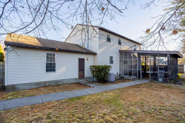 7 Robert Drive, Nashua, NH 03063