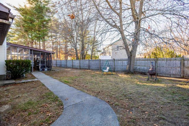 7 Robert Drive, Nashua, NH 03063