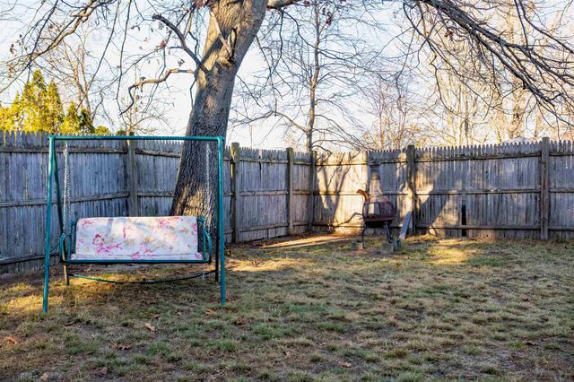 7 Robert Drive, Nashua, NH 03063