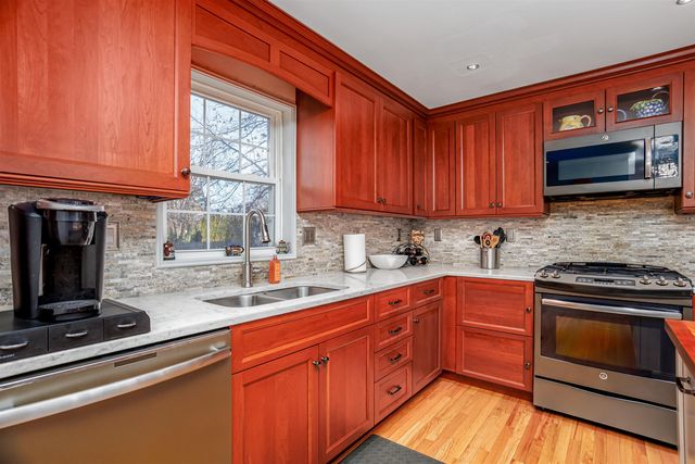 7 Robert Drive, Nashua, NH 03063