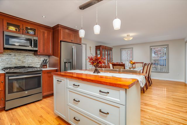 7 Robert Drive, Nashua, NH 03063