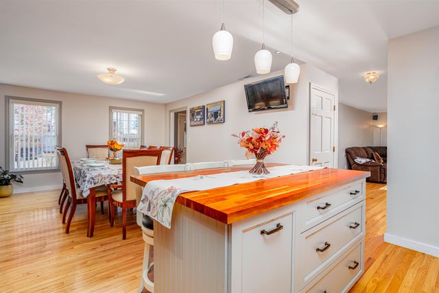 7 Robert Drive, Nashua, NH 03063