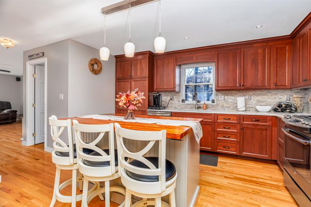 7 Robert Drive, Nashua, NH 03063