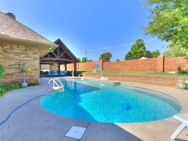 1429 Spring Creek Drive, Yukon, OK 73099