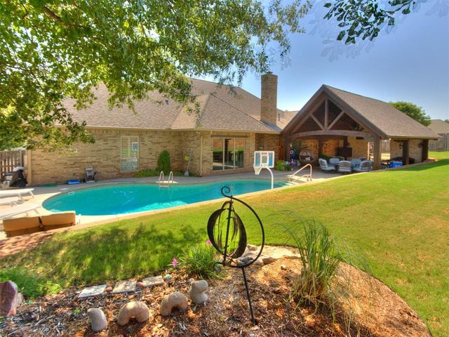 1429 Spring Creek Drive, Yukon, OK 73099