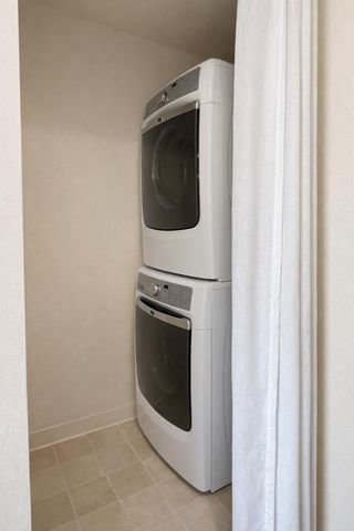 1033 Crestview Drive 216, Mountain View, CA 94040