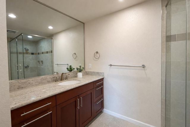 1033 Crestview Drive 216, Mountain View, CA 94040