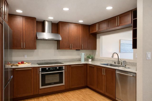 1033 Crestview Drive 216, Mountain View, CA 94040