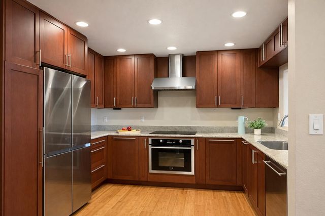 1033 Crestview Drive 216, Mountain View, CA 94040