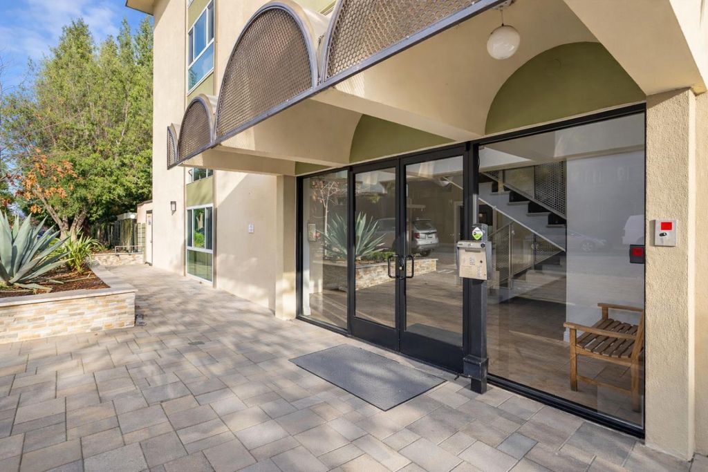 1033 Crestview Drive 216, Mountain View, CA 94040