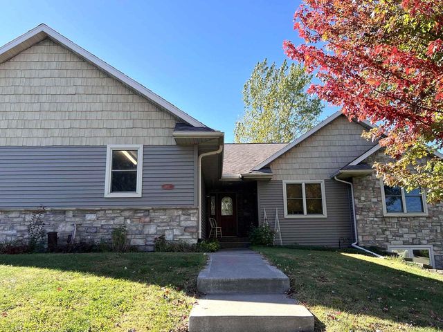 801 Derek Lane, Viroqua, WI 54665