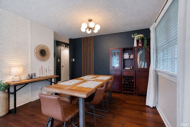 7717 Meadowview Drive, Evansville, IN 47710