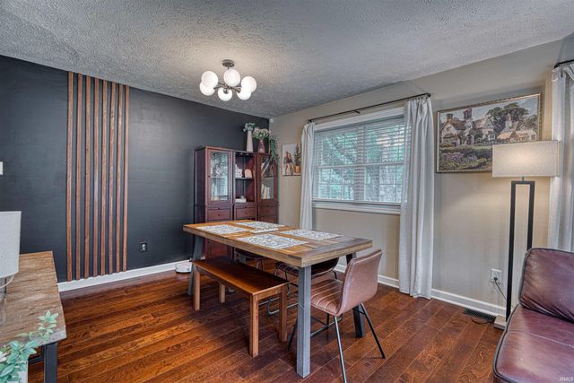 7717 Meadowview Drive, Evansville, IN 47710
