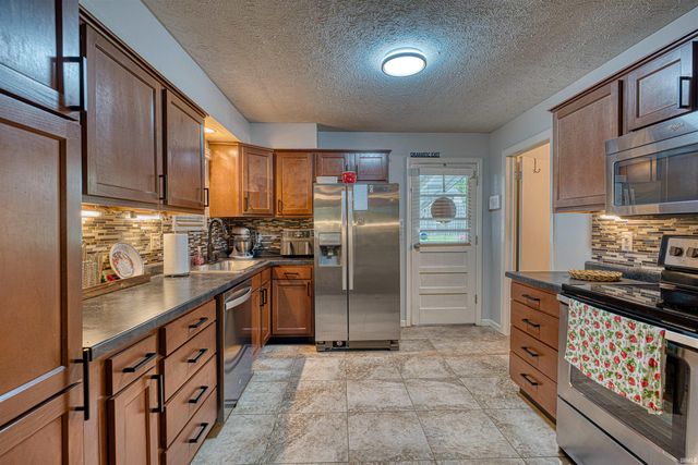 7717 Meadowview Drive, Evansville, IN 47710