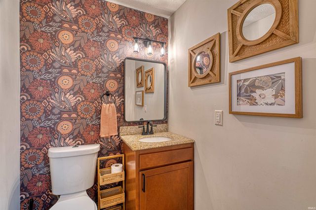7717 Meadowview Drive, Evansville, IN 47710