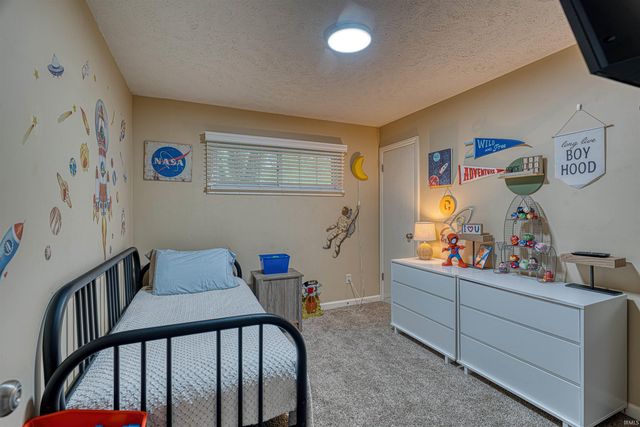 7717 Meadowview Drive, Evansville, IN 47710