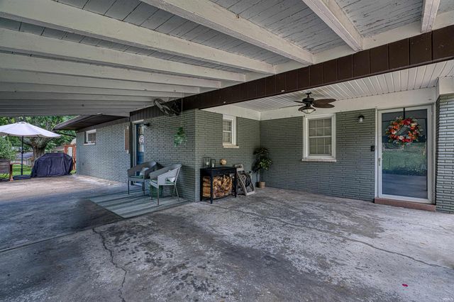 7717 Meadowview Drive, Evansville, IN 47710