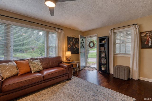 7717 Meadowview Drive, Evansville, IN 47710