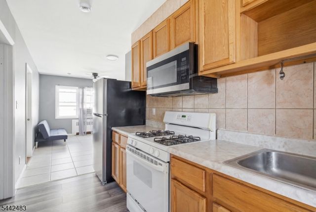 829 Allen St 4, Elizabeth City, NJ 07202