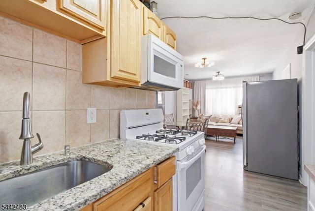 829 Allen St 4, Elizabeth City, NJ 07202