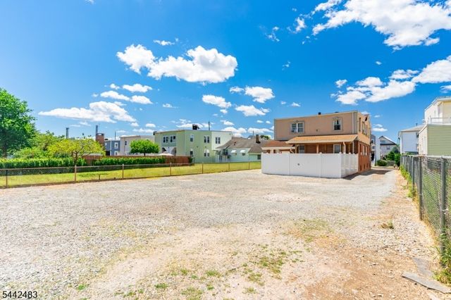 829 Allen St 4, Elizabeth City, NJ 07202