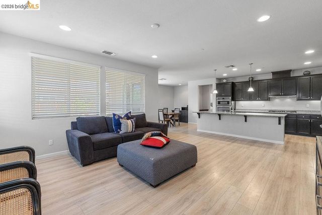 983 Dainty Ave, Brentwood, CA 94513