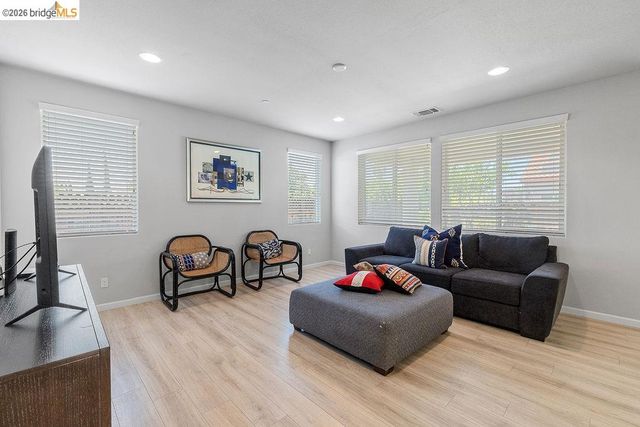 983 Dainty Ave, Brentwood, CA 94513