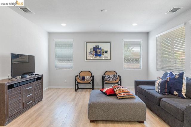 983 Dainty Ave, Brentwood, CA 94513