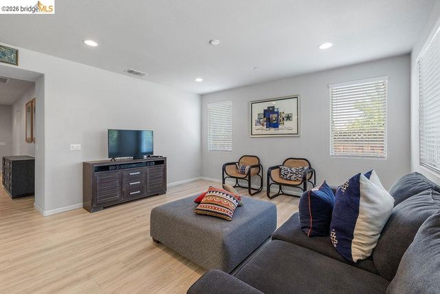 983 Dainty Ave, Brentwood, CA 94513