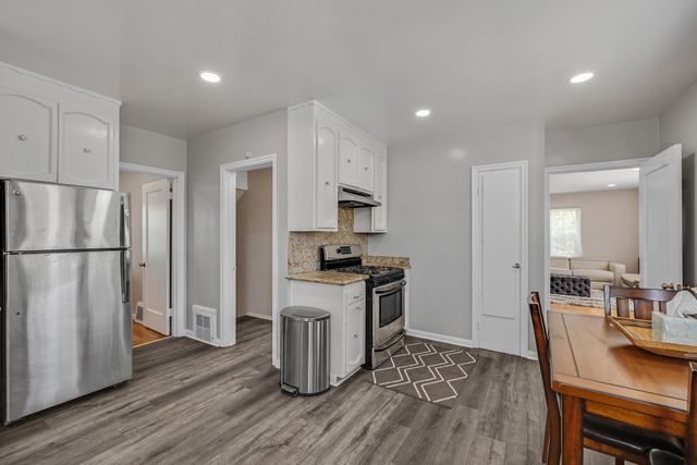 5707 Carberry Ave, Oakland, CA 94609