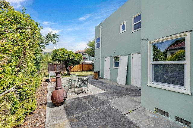 5707 Carberry Ave, Oakland, CA 94609