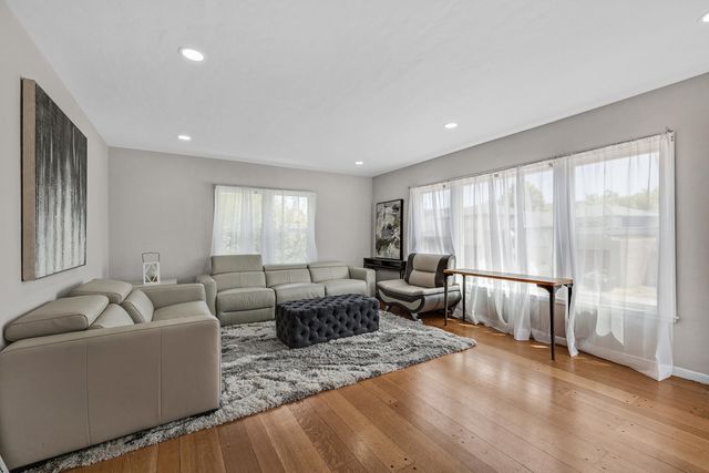 5707 Carberry Ave, Oakland, CA 94609